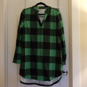 Stretchy long shirt.